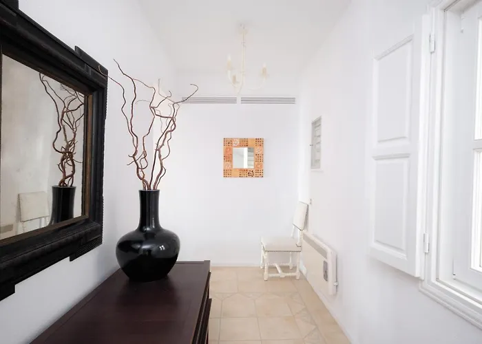 The Atlantis House Fira (Santorini)